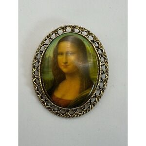 Vintage Mona Lisa Portrait Brooch Gold Tone Oval Art Pin with Filigree Frame